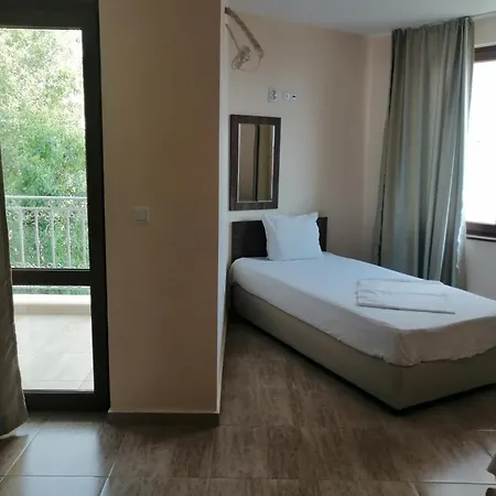 Хотел Здравец Hotel *