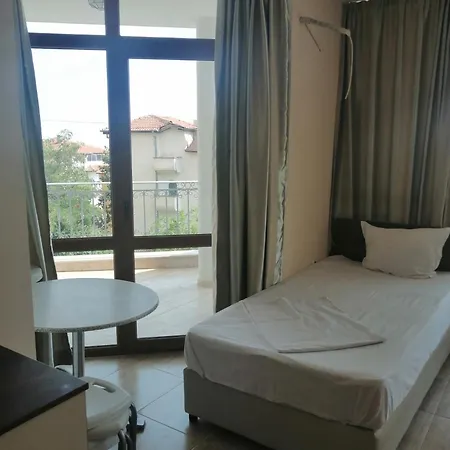 Хотел Здравец Hotel *